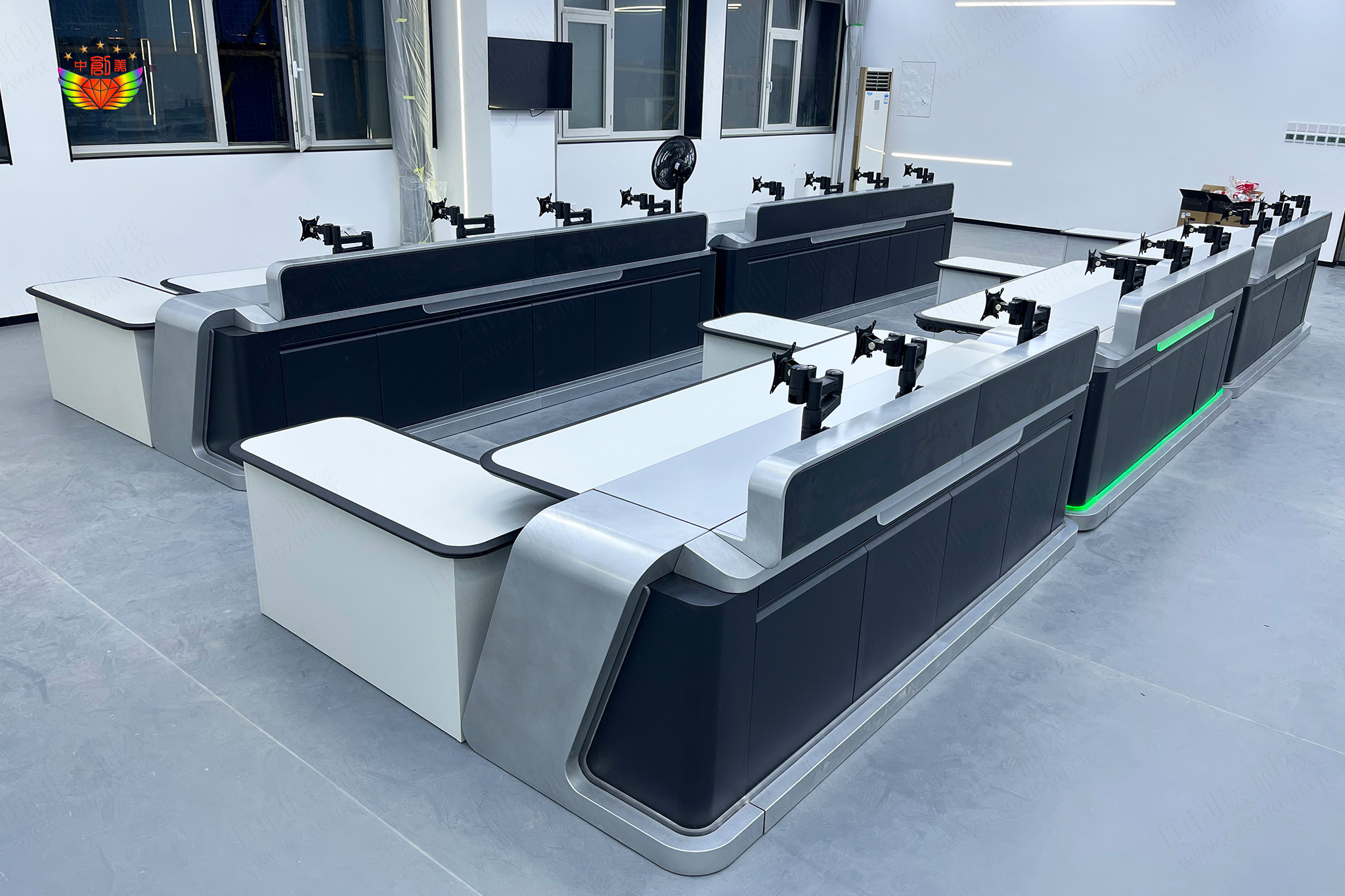 指揮中心監(jiān)控操作臺照片