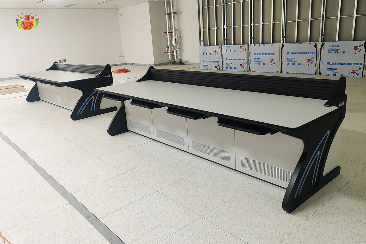 專業(yè)監(jiān)控操作臺樣式圖