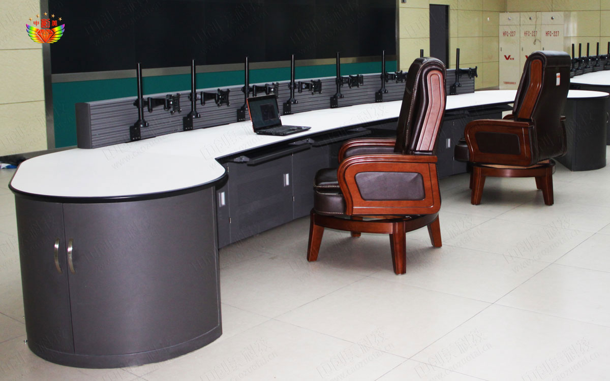 合成作戰(zhàn)室監(jiān)控臺設(shè)計(jì)圖片