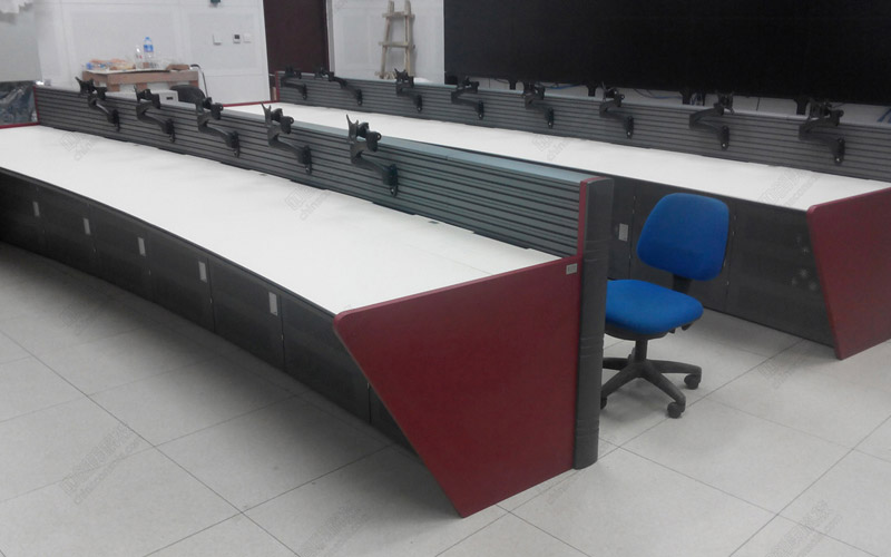 中國(guó)鐵路總公司弧形監(jiān)控操作臺(tái)平臺(tái)案例照片