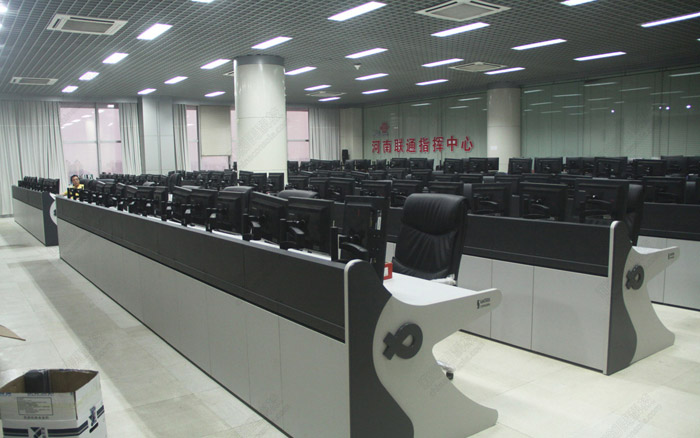 中國(guó)聯(lián)通河南省公司指揮中心操作臺(tái)案例照片