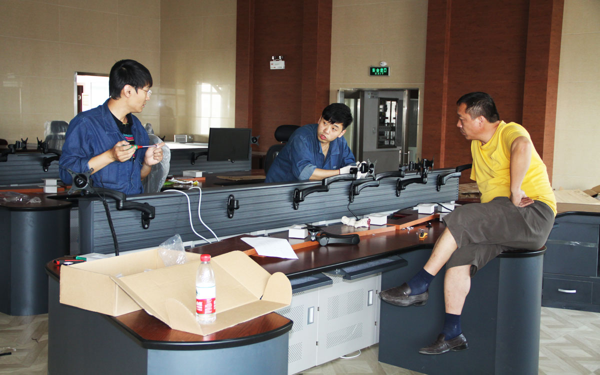 指揮中心操作臺(tái)項(xiàng)目現(xiàn)場安裝照片