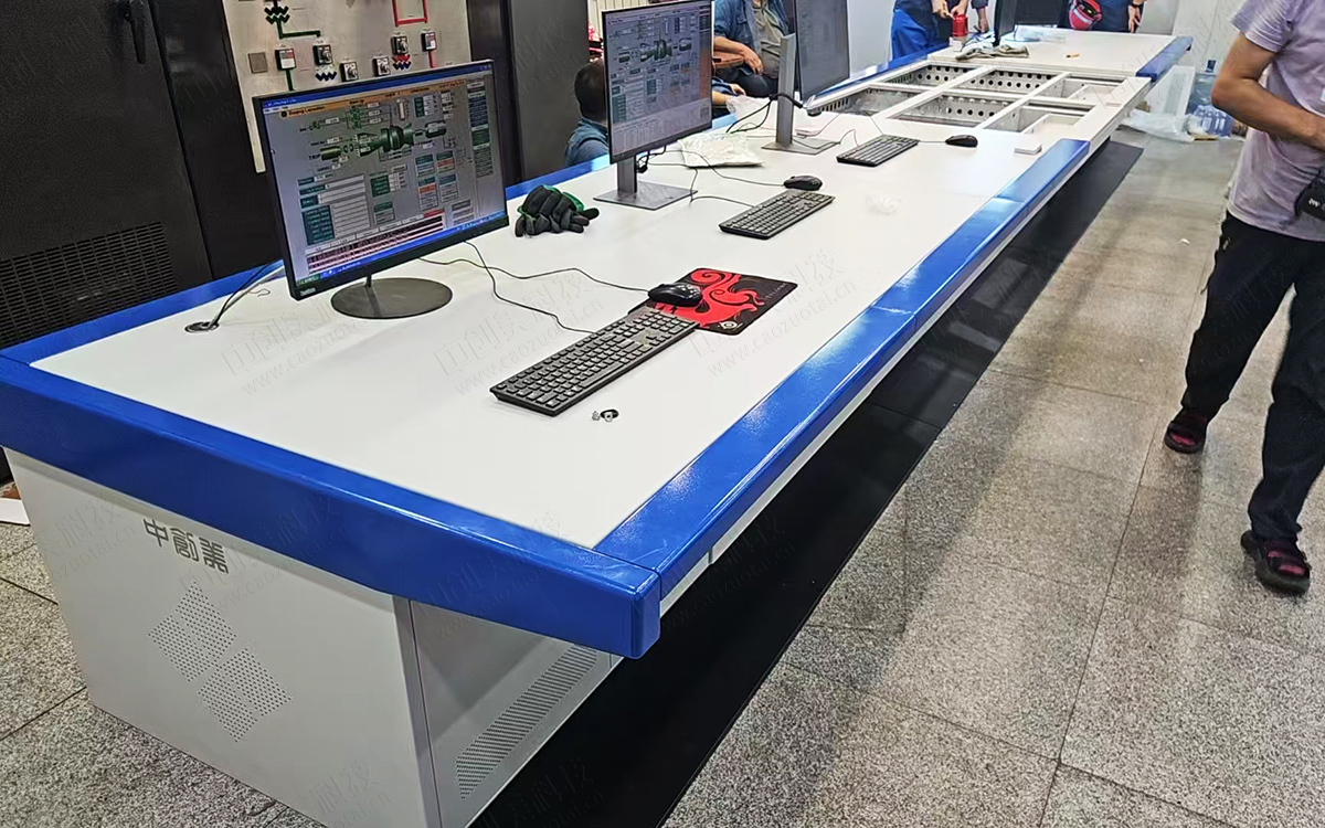 工業(yè)中控室平臺操作臺圖片